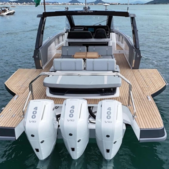 Schaefer V44, a "teraszos" yacht